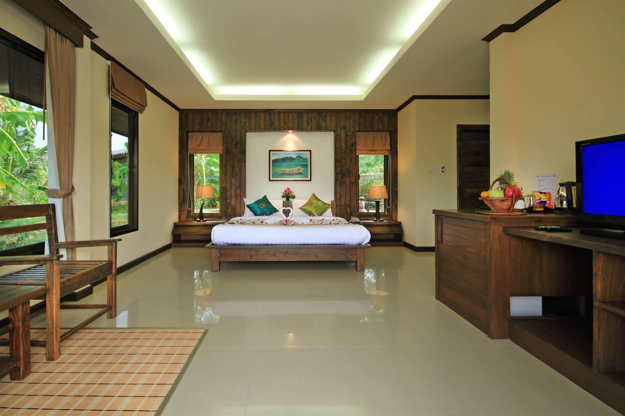 The Villa Laemhin Lagoon Resort Phuket Exterior photo